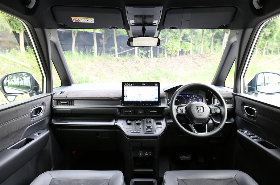 Интерьер новой Honda Step WGN