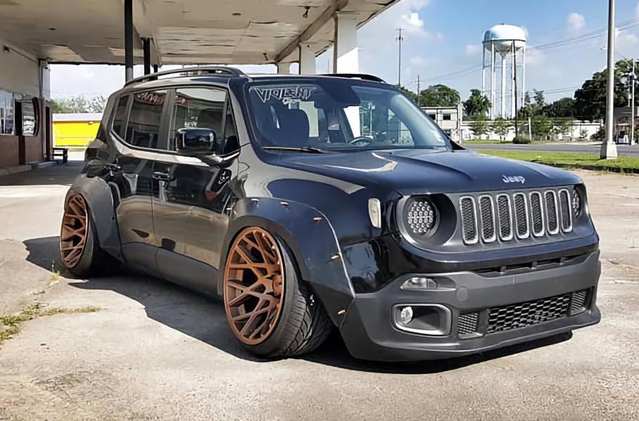 В самый маленький Jeep установили 360-сильный V8