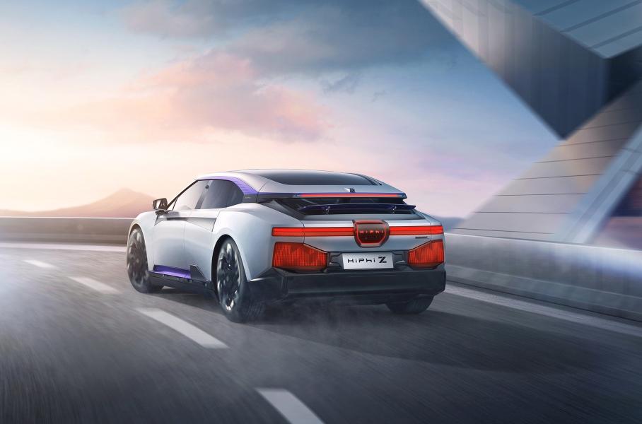 Китайский электрокар HiPhi Z оснастили роботизированным манипулятором