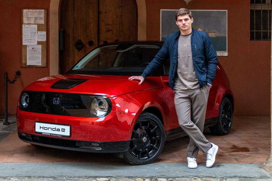 Чемпион Формулы-1 прорекламировал новую спецверсию Honda