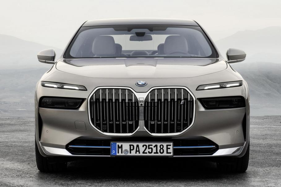 BMW превратит новую «семерку» в первый в мире электрокар-броневик