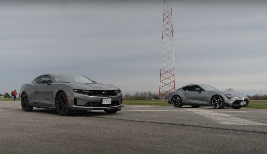 Chevrolet Camaro и Toyota GR Supra сравнили в гонке по прямой