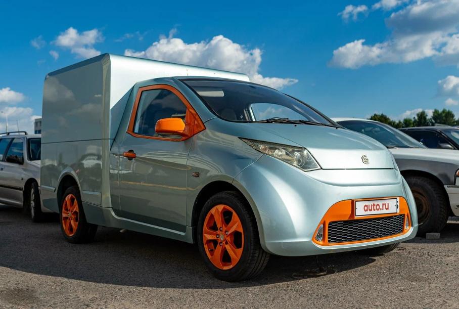 Посмотрите на уникальный фургон на базе «Ё-мобиля». Он стоит как новый «Патриот» 