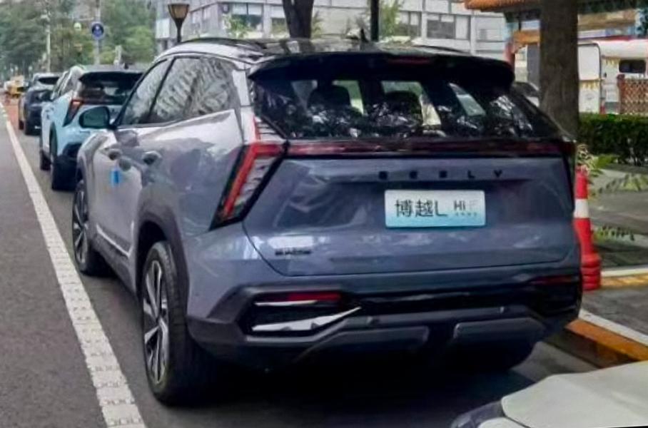 Раскрыт дизайн Geely Atlas нового поколения