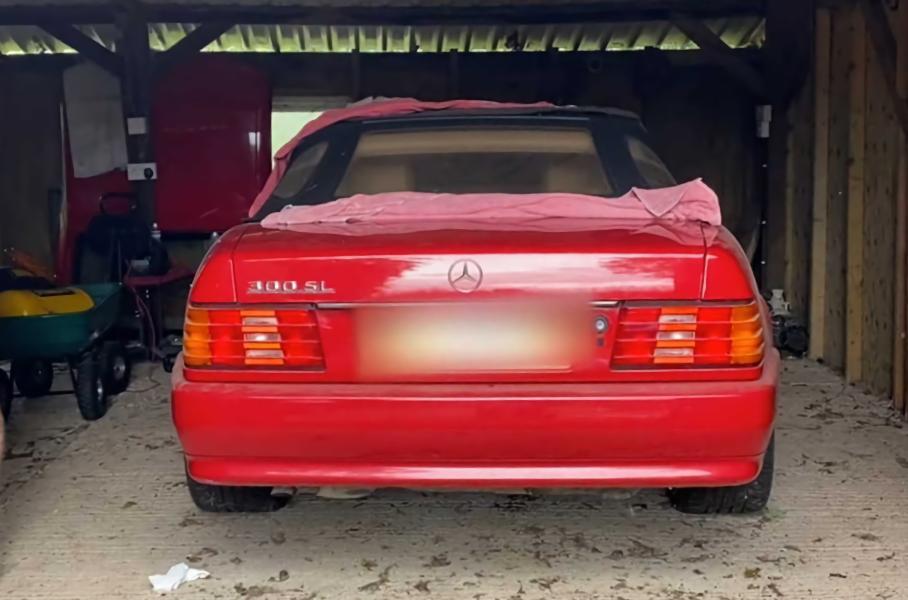 Найден идеальный Mercedes-Benz 300SL, который на 10 лет забыли в гараже