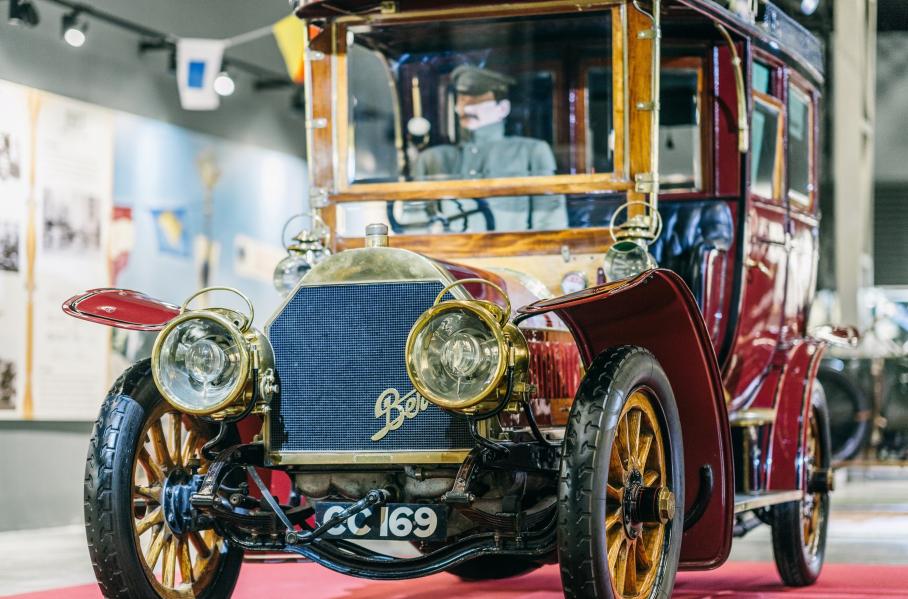 Крупнейшая в России выставка старинных автомобилей возвращается в Москву