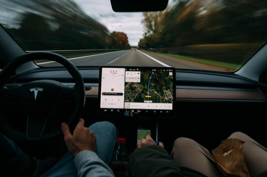 Приложение для знакомств от Tesla подберет пару, исходя из затрат на их электрокары