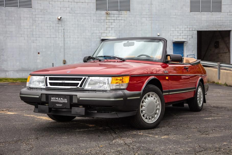 35-летний Saab продали по цене нового Toyota Land Cruiser