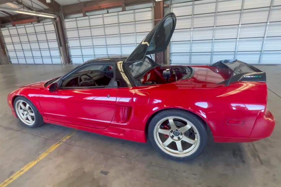 Посмотрите на первую в мире Acura NSX с электромотором от Tesla