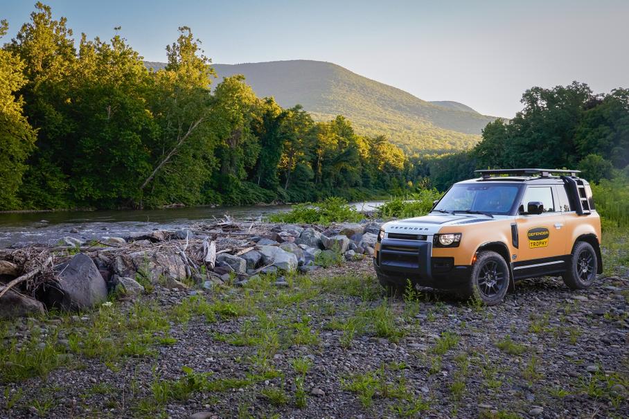 Новый Land Rover Defender получил версию Trophy