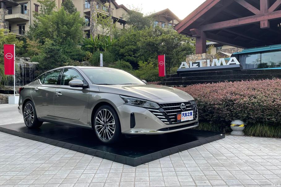 Обновленная Nissan Altima примерила дизайн в стиле Arteon 