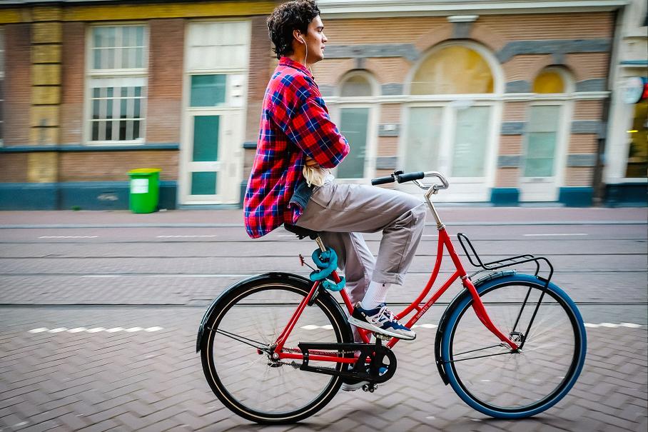 Во Франции заплатят 4000 евро тем, кто пересядет с автомобиля на велосипед