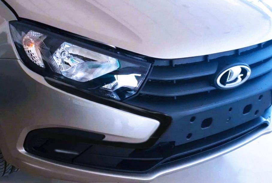 АвтоВАЗ второй раз за месяц изменил внешность упрощенной «Гранты»