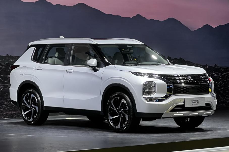Mitsubishi добавила турбомотор в гамму нового Outlander