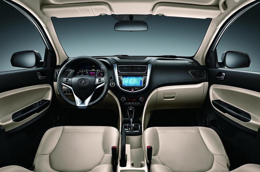 Интерьер JAC J4 (Heyue A30) образца 2013 года