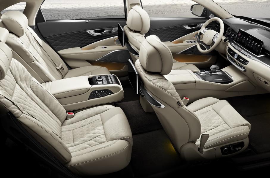 Салон топ-версии нового седана Kia K9