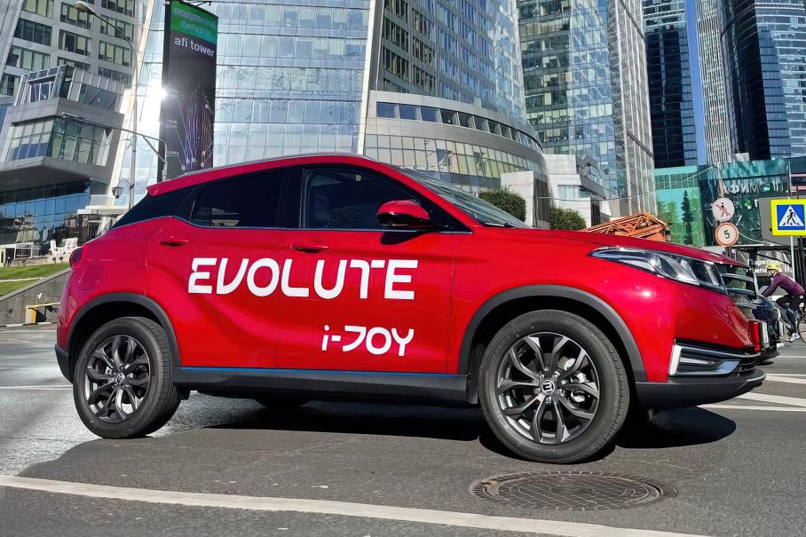 Мантуров захотел приобрести электрокар российской марки Evolute