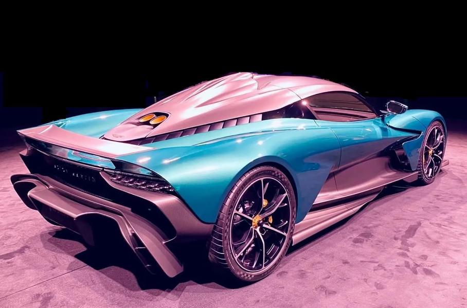 Aston Martin Valhalla продают в два раза дороже рекомендованной цены