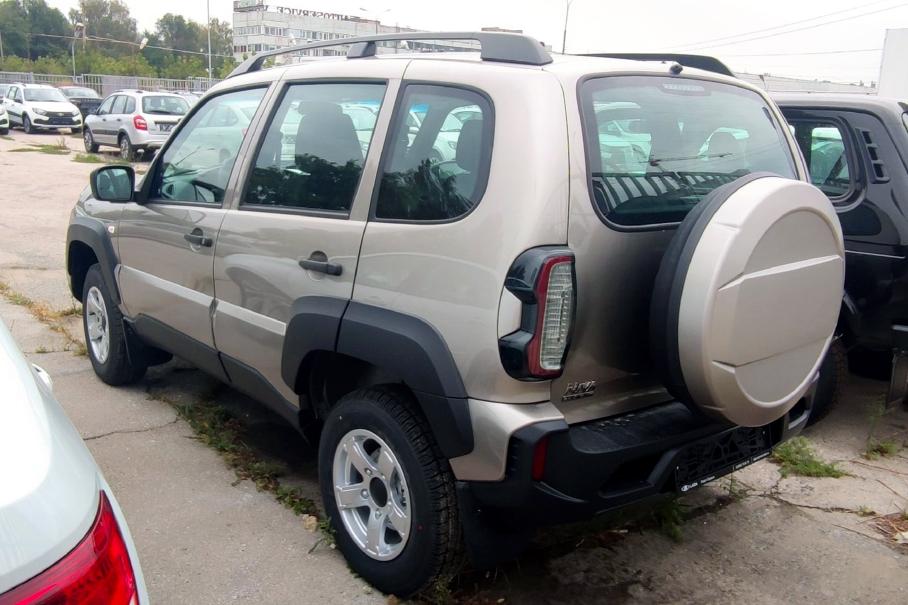 Lada Niva Travel в расширенной комплектации сфотографировали у дилера