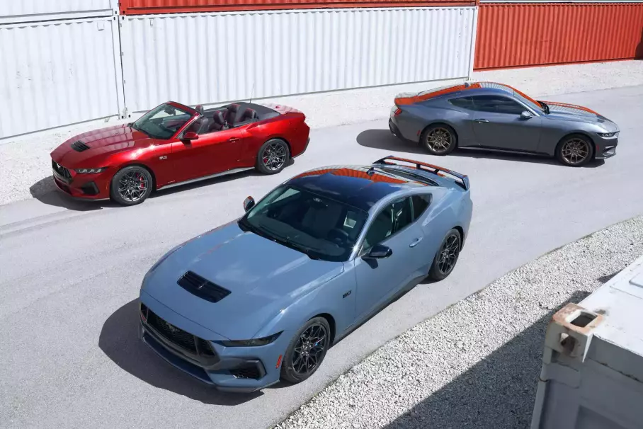 Первый кроссовер Ferrari, Ford Mustang седьмого поколения и новый гиперкар Pagani: главное за неделю