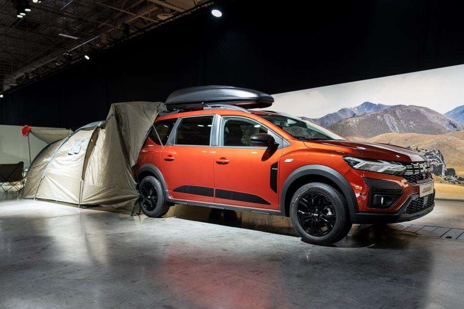 «Дочка» Renault превратила новый универсал в кемпинг с палаткой