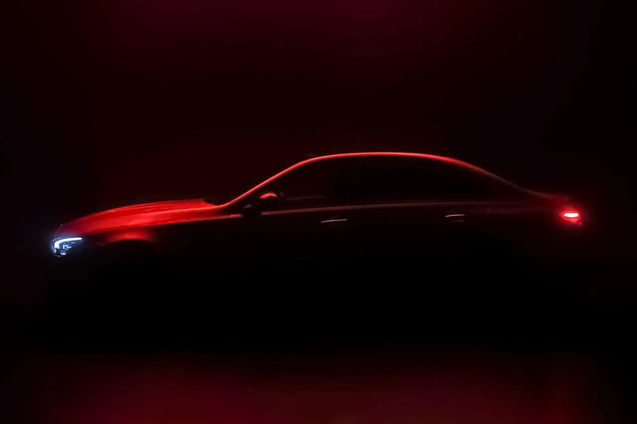 Mercedes-AMG анонсировал гибридный C 63