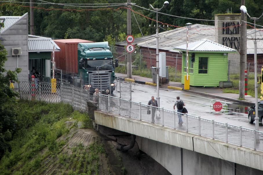 Законопроект о движении автомобилей у российских границ принят в первом чтении