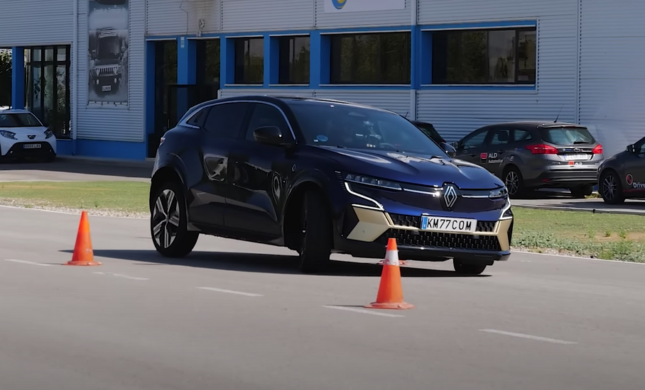 Renault Megane E-Tech оказался хорош в «лосином тесте»