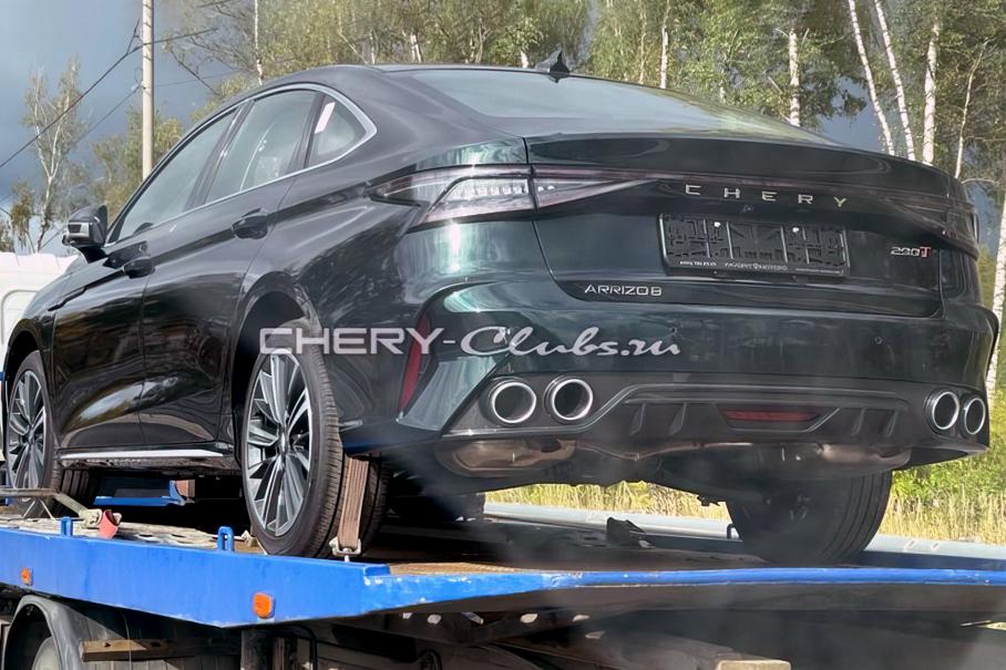 Новый седан Chery привезли в Россию: первая фотография