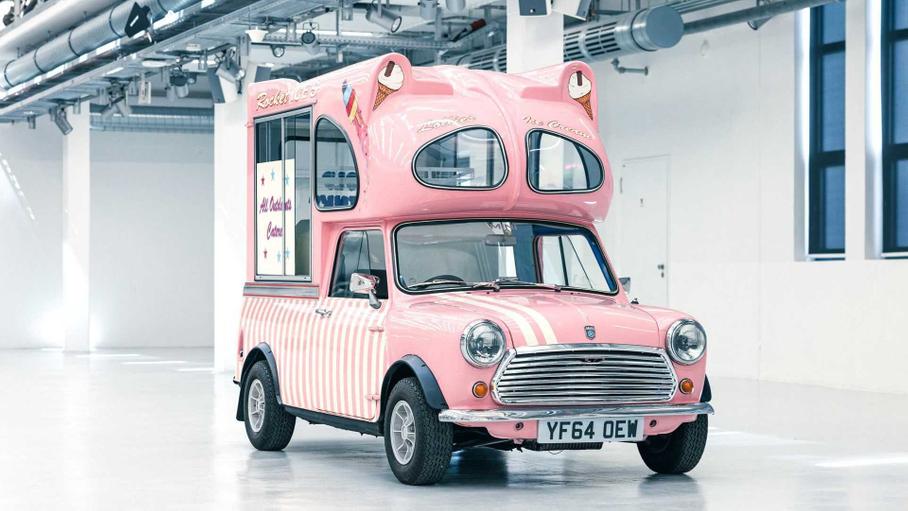 Классический MINI превратили в фургон мороженщика