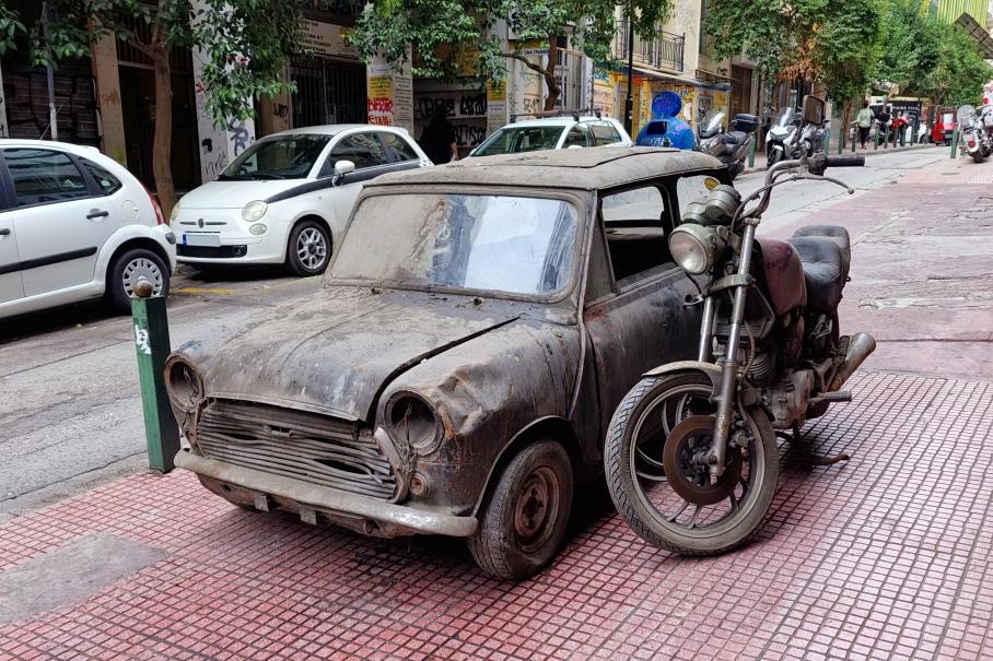 Посмотрите на MINI, который выкатили с паркинга спустя 30 лет