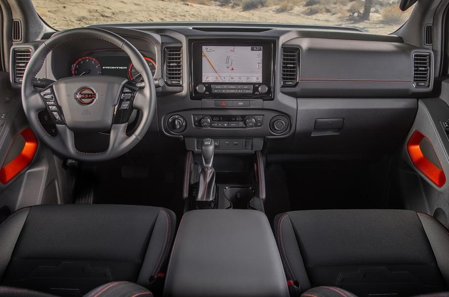 Интерьер топ-версии Nissan Frontier