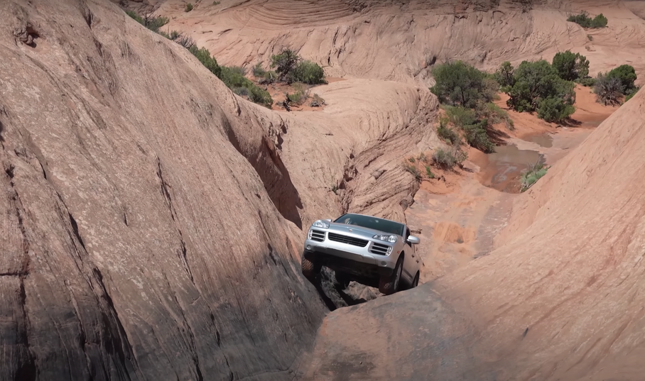 Стандартный Porsche Cayenne преодолел «Врата ада»