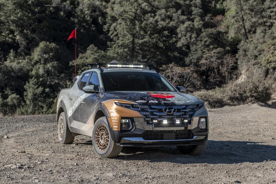 Hyundai показал раллийный пикап Santa Cruz для женского экипажа