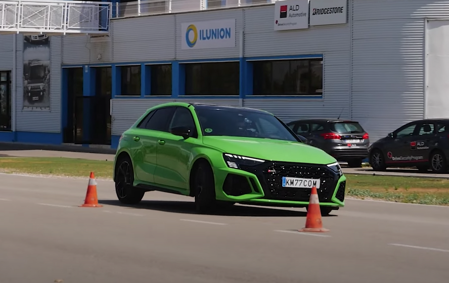 Audi RS 3 не прошёл проверку «лосиным тестом»