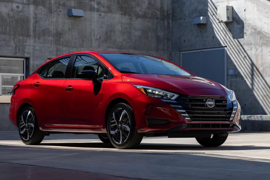 Обновлен самый дешевый седан Nissan