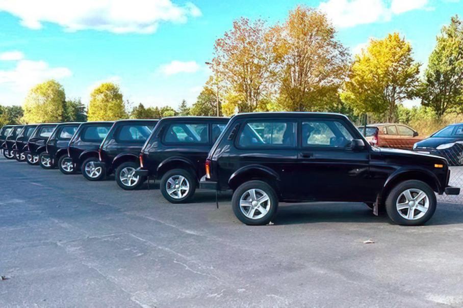 В Германию привезли партию новых Lada Niva, несмотря на запрет властей