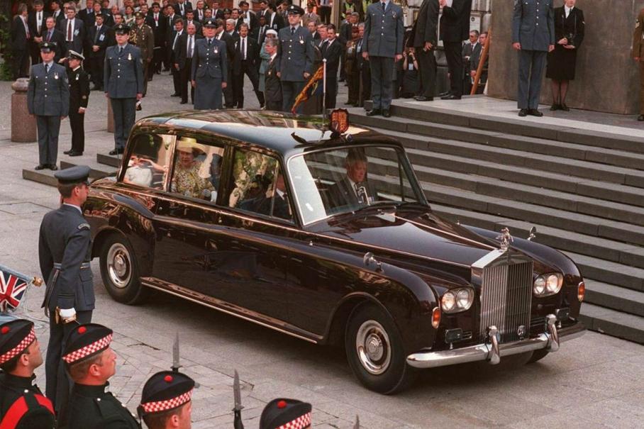Этот Rolls-Royce Phantom VI с повышенной крышей служил «Государственным автомобилем №1» с 1978 по 2002 год