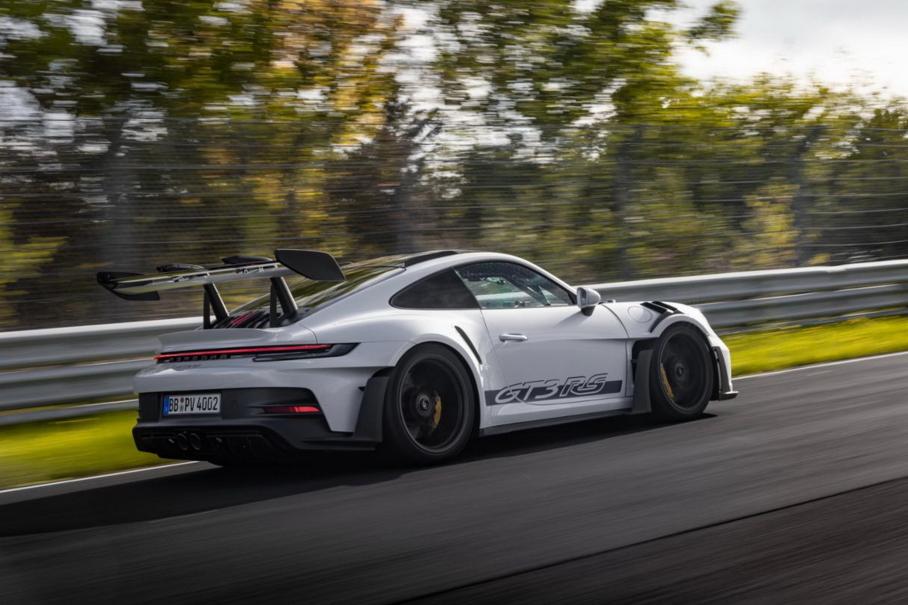 Новый Porsche 911 GT3 RS показал выдающееся время на Нюрбургринге