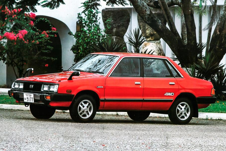 В семействе Subaru Leone был и седан, и универсал, и даже купе, но совсем уж никакое. XT не похожа ни на одну из этих машин