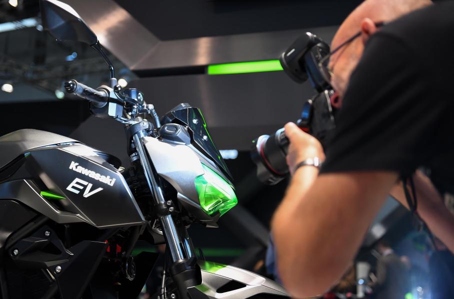 Kawasaki показала прототип первого электрического мотоцикла