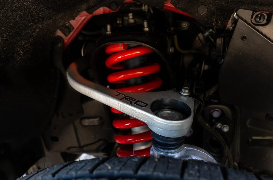 Новая Toyota Tundra с лифт-комплектом TRD