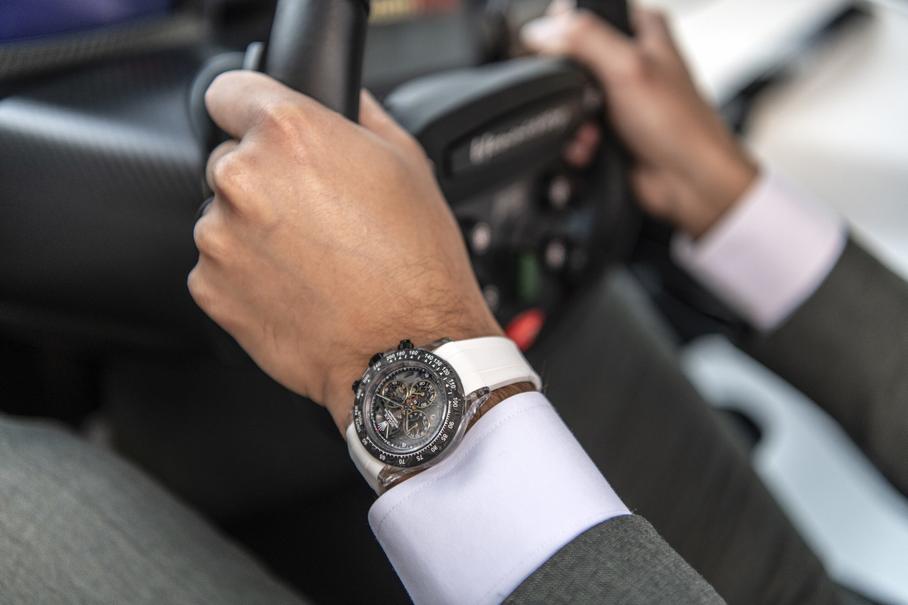 Hennessey выпустила лимитированный хронограф в стиле гиперкара Venom F5