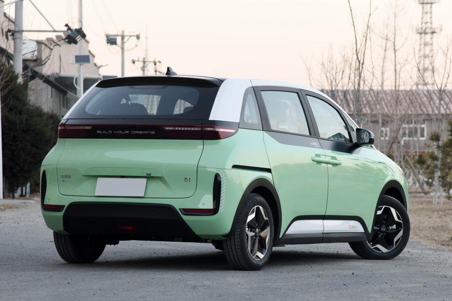 Китайцы начали продавать идеальный автомобиль для таксистов