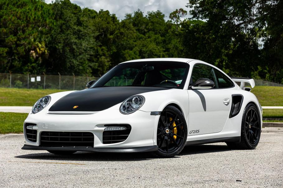 Редкий Porsche 911 GT2 RS выставили на продажу