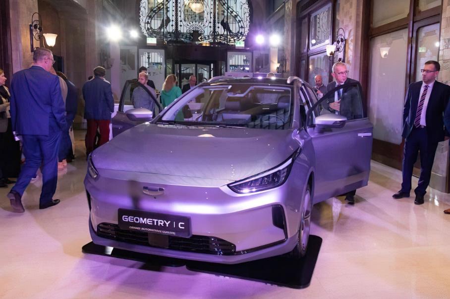 Geely выходит на европейский рынок с электрокаром Geometry C