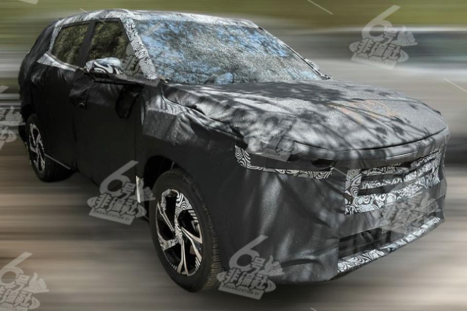 Geely Coolray нового поколения: опубликованы шпионские фотографии