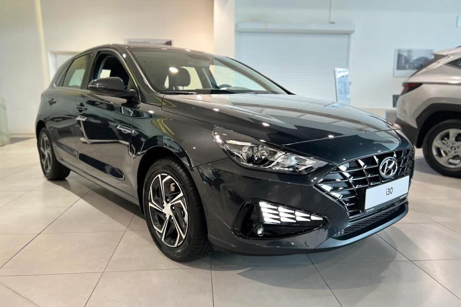 В России появились хэтчбеки и универсалы Hyundai i30: известны цены