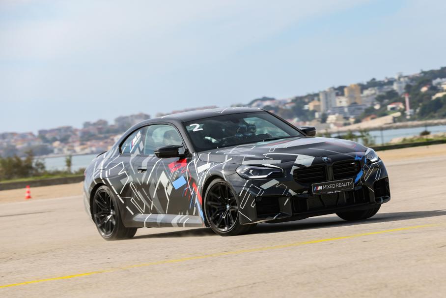 Новую BMW M2 превратили в контроллер для видеоигры