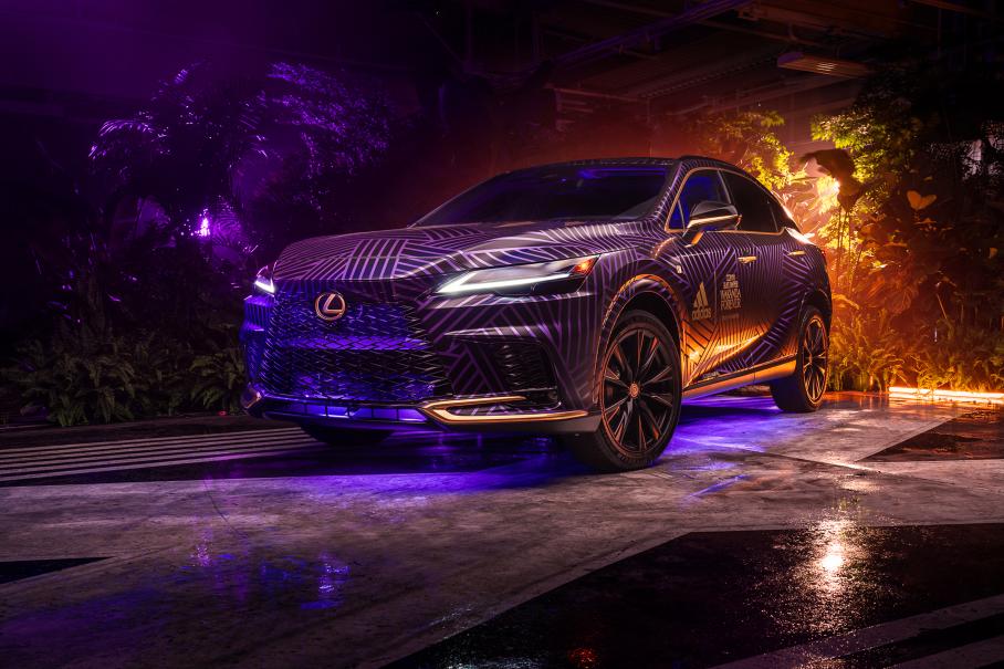 Lexus и Adidas посвятили особую версию RX «Черной Пантере»